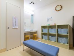 検温エリアの清潔な室内
