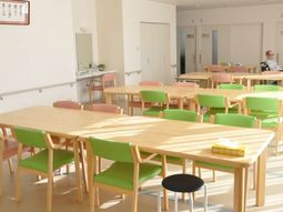 明るいダイニングスペース