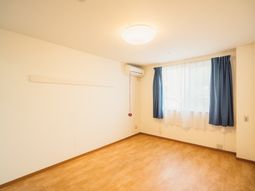 明るい居室の空間