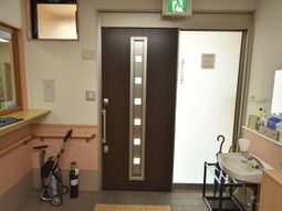 廊下の入口と洗面台