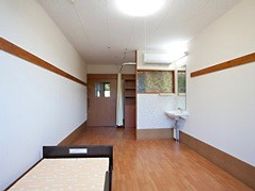 明るく広々した居室