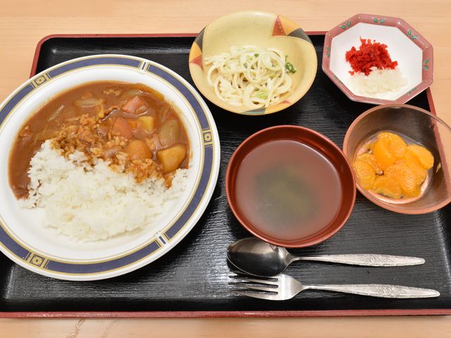 手作り風の栄養満点食事 食事 栄養バランスを考えた手作りのあたたかい食事を提供しています。健康を支える美味しい献立で、毎日を元気に過ごせます。