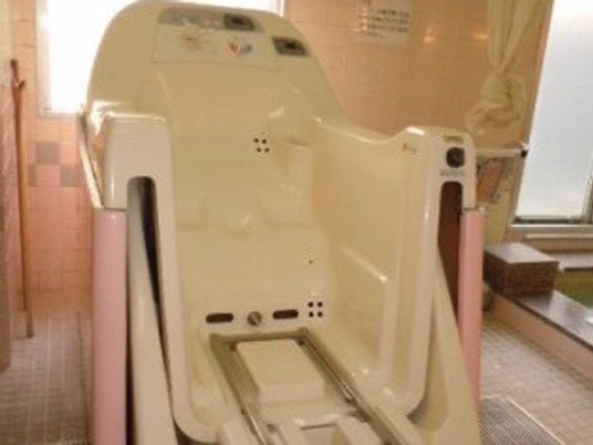 介助型浴槽設備
