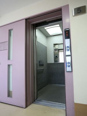 エレベーターの開口部