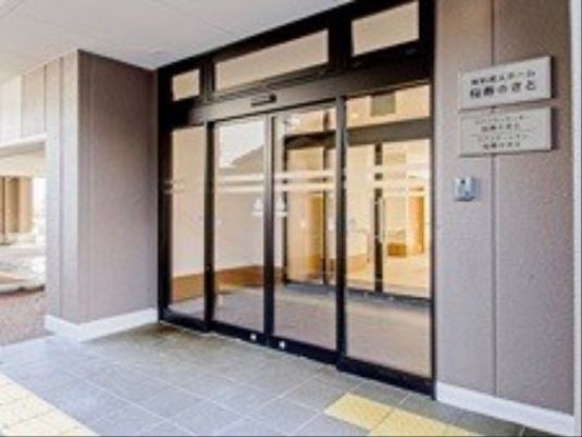 広く明るいエントランス