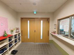 シンプルなエントランス  