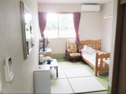 和洋折衷の明るい居室