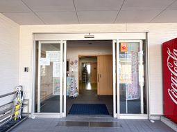 自動ドアのエントランス