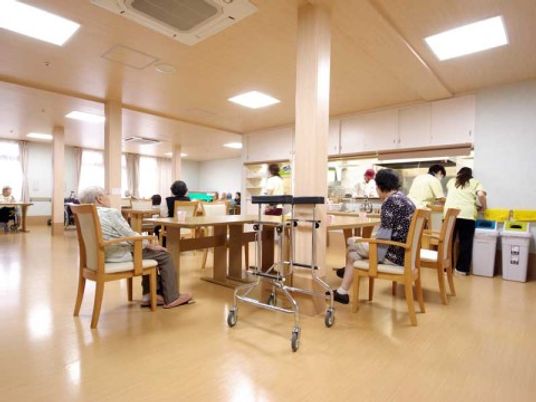 明るい食堂の風景