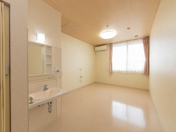 洋室の明るい居室
