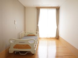 明るくシンプルな居室
