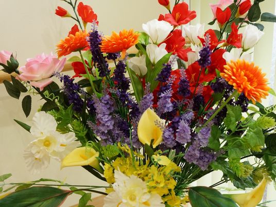 多彩な造花の装飾