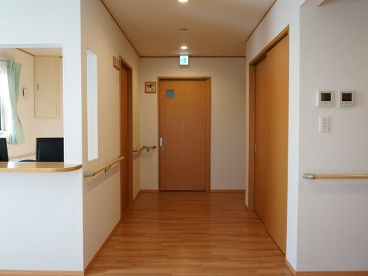 廊下の明るい空間