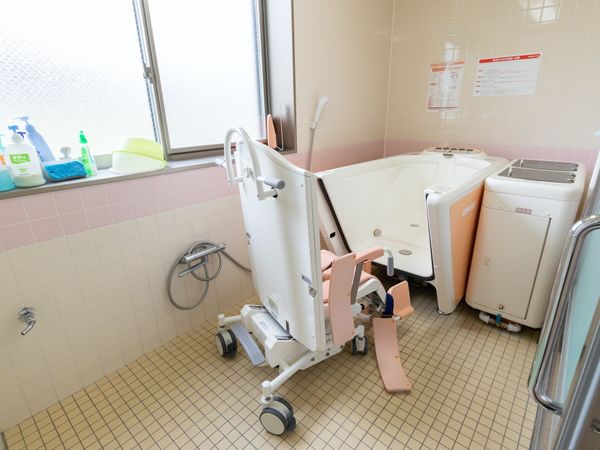 バリアフリーの浴室設備