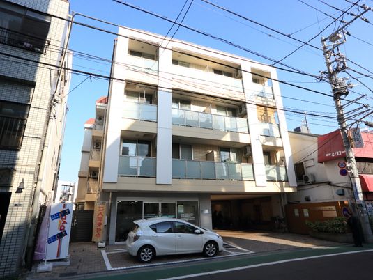 多階建ての建物外観