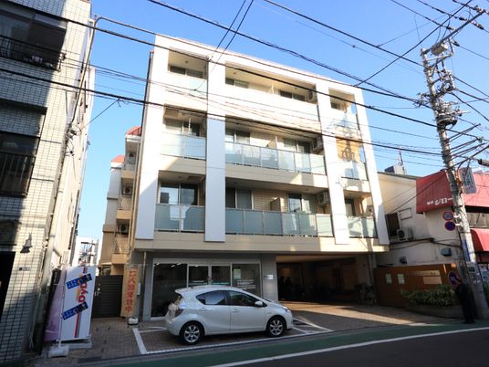 多階建ての建物外観
