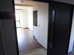 居室の入口と内部