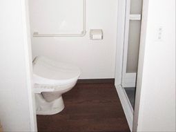 シンプルなトイレ空間