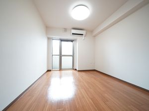 空間広がる明るい居室