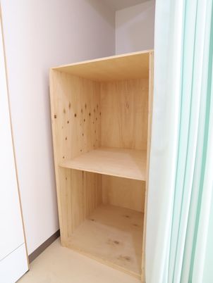 清潔な木製収納棚