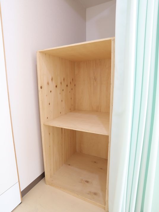 清潔な木製収納棚