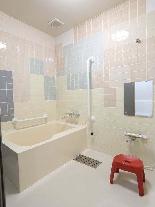 バリアフリーの浴室設備