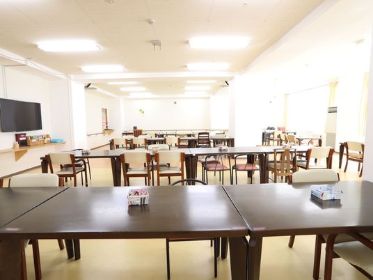 広々とした食堂スペース