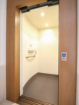 バリアフリーのエレベーター