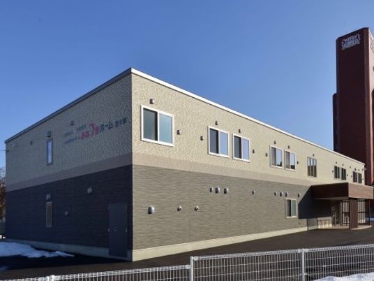 新築そうな建物の外観