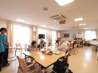広々とした共有ラウンジ