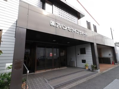 清潔感のある施設エントランス
