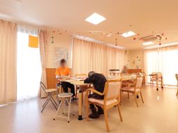 暖かな光の多目的室