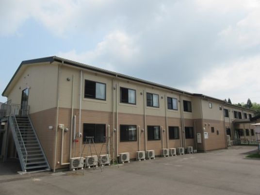 広々とした明るい施設外観