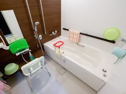 バリアフリーの浴室設備