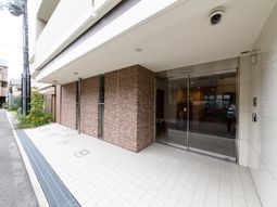 入り口と待合スペース