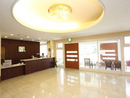 明るいエントランスの様子