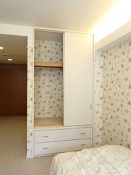 居室の壁とクローゼット