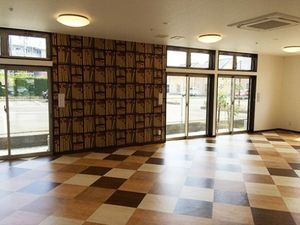 床格子模様の広々空間