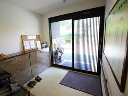 玄関エリアと掲示板