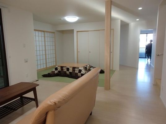 明るい和室の居室