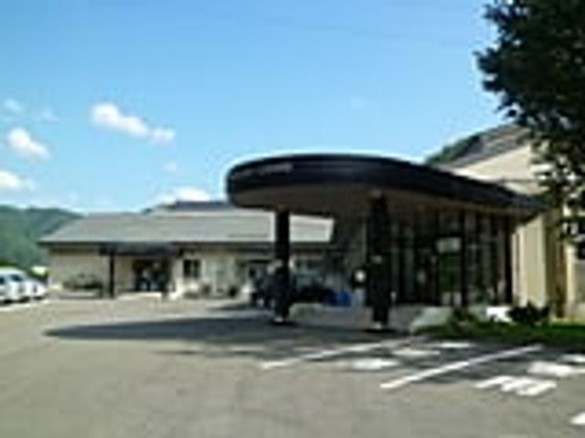 広々した建物外観 外観 広々とした建物が印象的な施設です。駐車場も完備されており、アクセスが便利です。