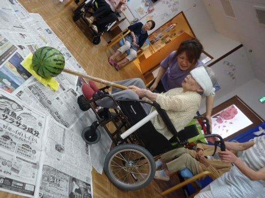元気なスタッフとレクリエーション