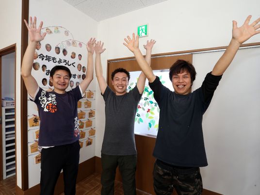 笑顔のスタッフ三人組