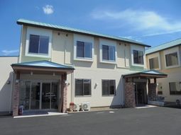 新しい建物のエントランス