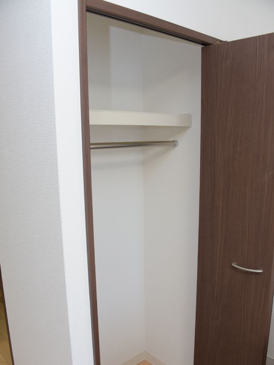 シンプルなクローゼット