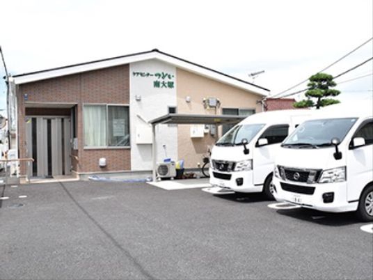 外観と駐車場