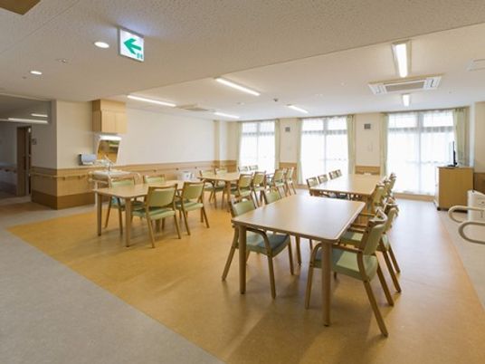 広々とした食堂の一角