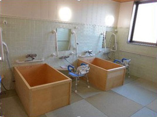 木製浴槽の洗面所