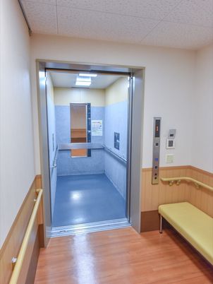 清潔感あるエレベーターホール