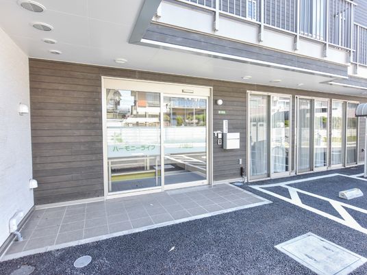 利便性の高い明るいエントランス